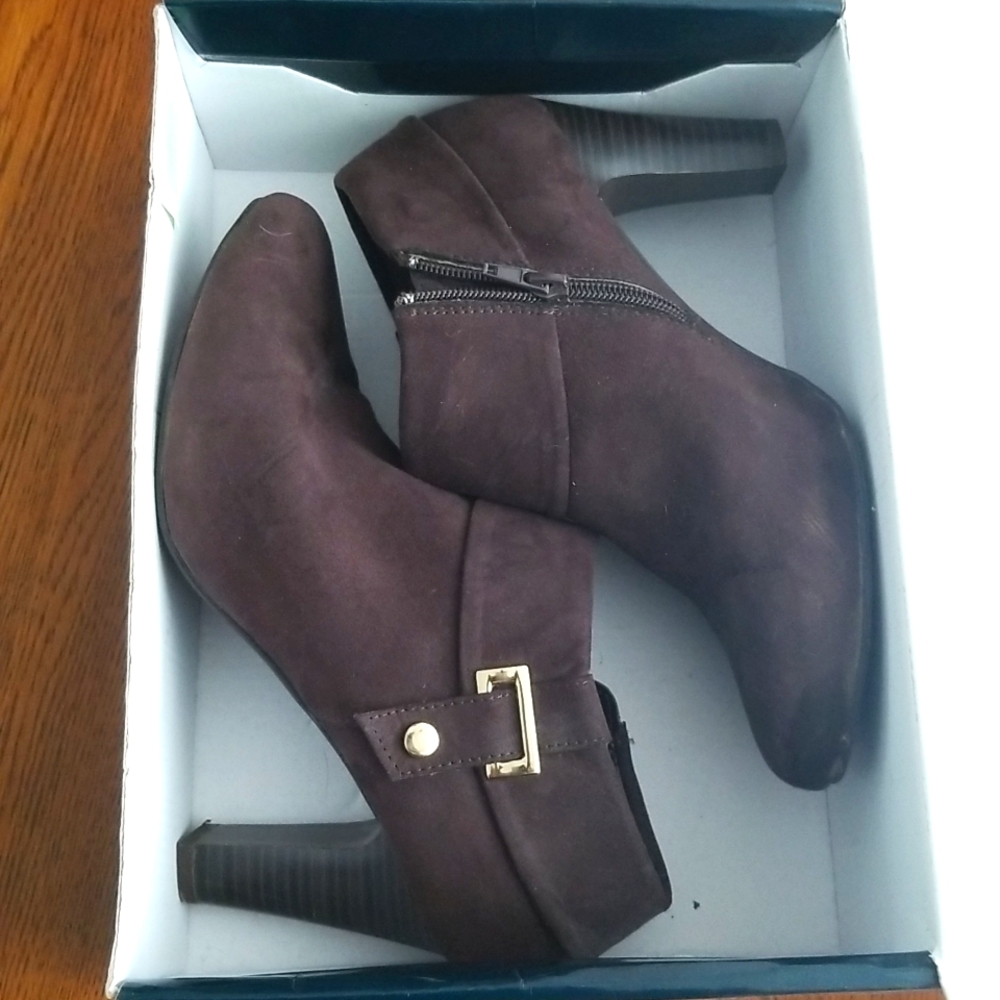 Karen Scott brown booties